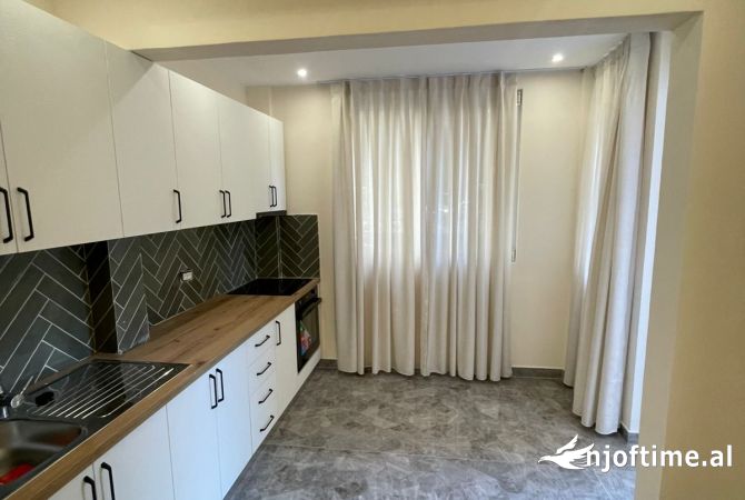 Jepet me qera 1+1  kati 7 e mobiluar cmimi 700 euro 