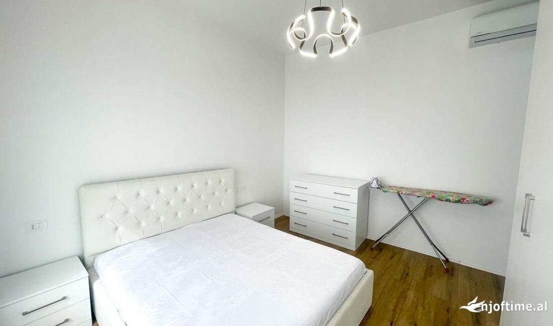 Shtepi ne shitje Apartament ne Tirane, 2+1, Mobilimi E mobiluar, Pagesa 420,000  Euro.