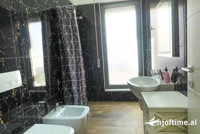 Shtepi ne shitje Apartament ne Tirane, 2+1, Mobilimi E mobiluar, Pagesa 420,000  Euro.