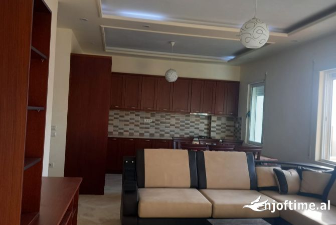 Shtepi ne shitje Apartament ne Tirane, 4+1, Mobilimi E mobiluar, Pagesa 170,000  Euro.