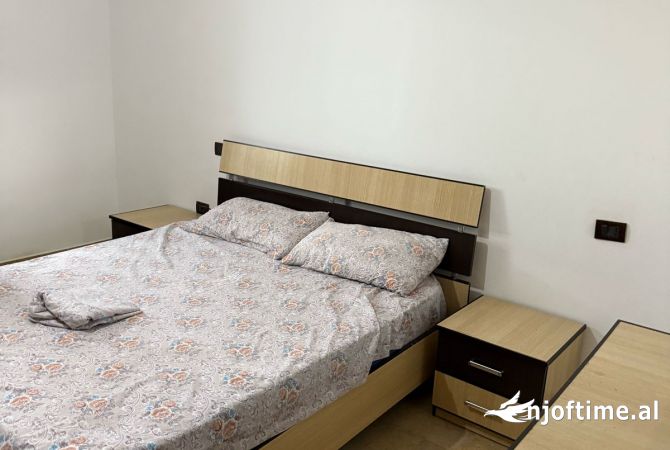 Shtepi me qera Apartament ne Tirane, Garsoniere, Mobilimi E mobiluar, Pagesa 20,000  Leke.