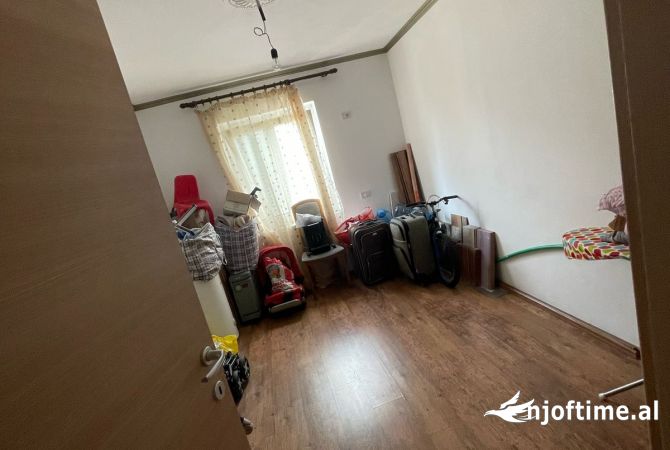 Shtepi me qera Shtepi Private ne Tirane, Garsoniere, Mobilimi E mobiluar, Pagesa 350  Euro.