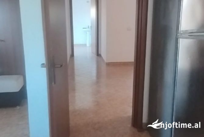 Shtepi ne shitje Vila Luksoze ne Durres, 7+1, Mobilimi Pjeserisht e mobiluar, Pagesa 450,000  Euro.