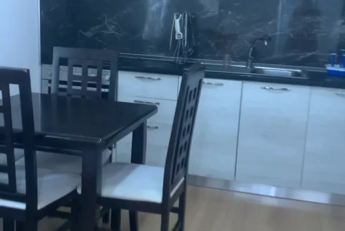 Shtepi me qera Apartament ne Tirane, 2+1, Mobilimi E mobiluar, Pagesa 50,000  Leke.