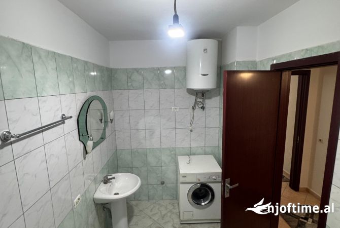 Shtepi ne shitje Apartament ne Tirane, 2+1, Mobilimi E mobiluar, Pagesa 115,000  Euro.
