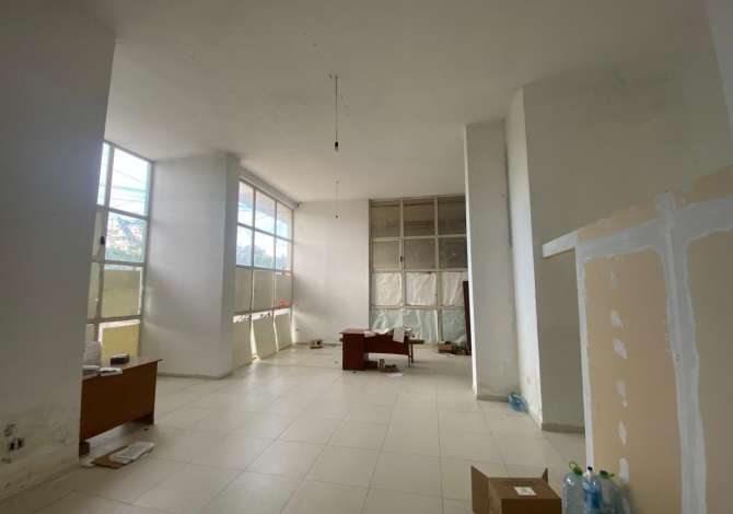 Ambient biznesi me qera 4+1 ne Tirane - 1,300 Euro