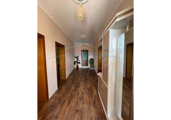 Shtepi ne shitje Shtepi Private ne Tirane, 5+1, Mobilimi E mobiluar, Pagesa 230,000  Euro.