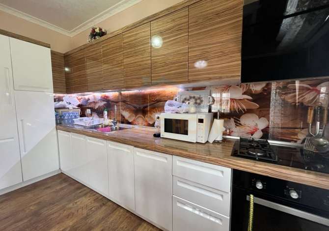 Shtepi ne shitje Shtepi Private ne Tirane, 5+1, Mobilimi E mobiluar, Pagesa 230,000  Euro.