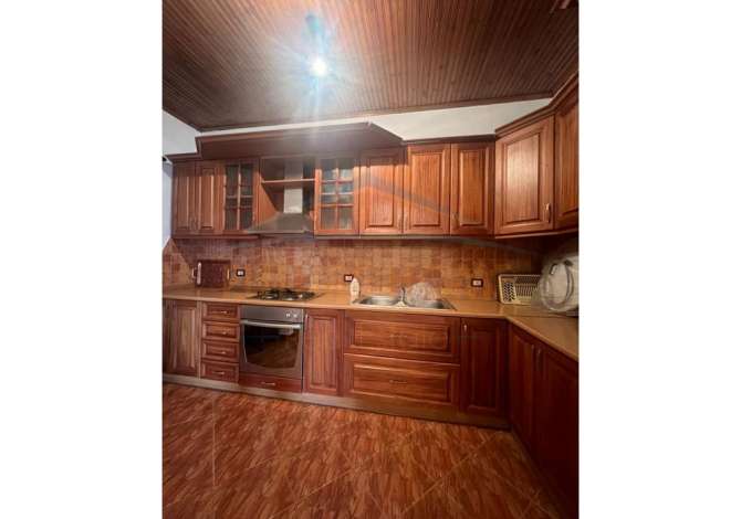 Shtepi ne shitje Shtepi Private ne Tirane, 5+1, Mobilimi E mobiluar, Pagesa 230,000  Euro.