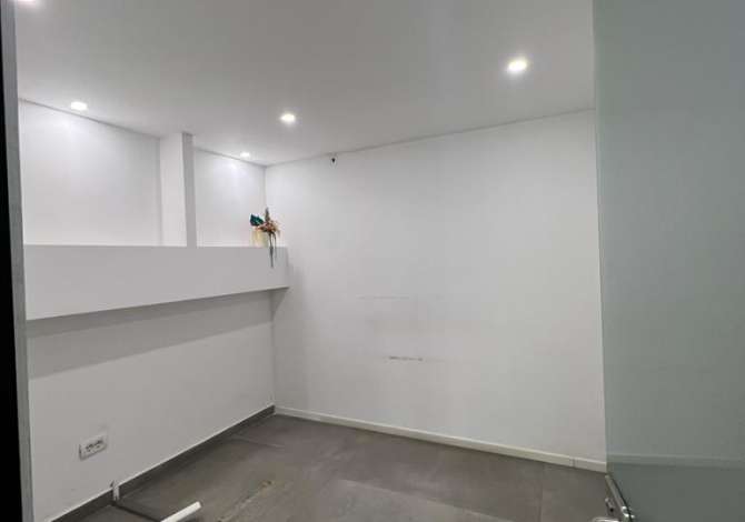 Jepet Ambjent Biznesi me Qera . Qender Tirane