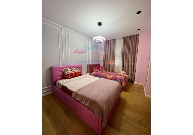 Shtepi ne shitje Apartament ne Tirane, 3+1, Mobilimi E mobiluar, Pagesa 375,000  Euro.