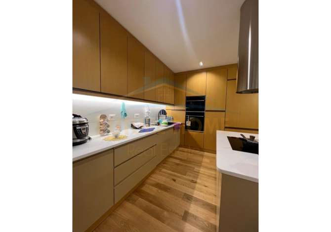 Shtepi ne shitje Apartament ne Tirane, 3+1, Mobilimi E mobiluar, Pagesa 375,000  Euro.