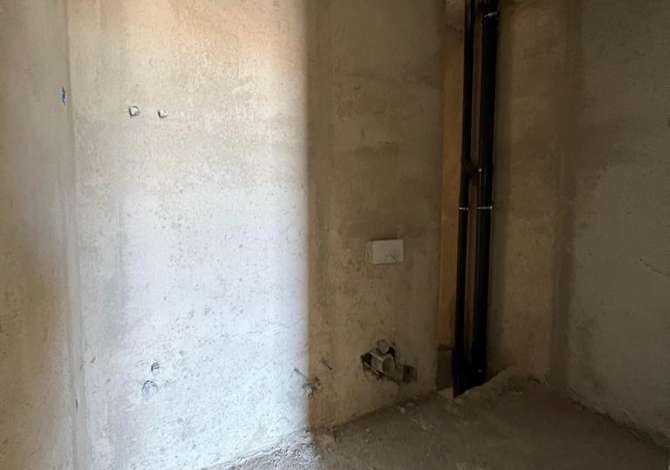 Shtepi ne shitje Apartament ne Tirane, 2+1, Mobilimi Bosh, pa mobiluar, Pagesa 89,500  Euro.