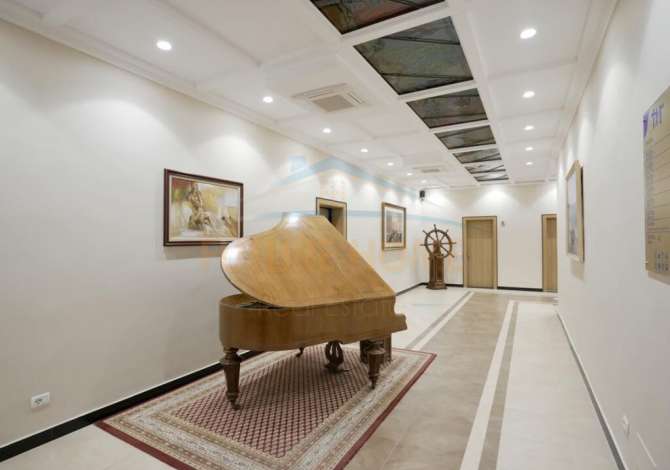 Ambiente Commerciale in Vendita 5+1 a Durazzo - 250,000 Euro