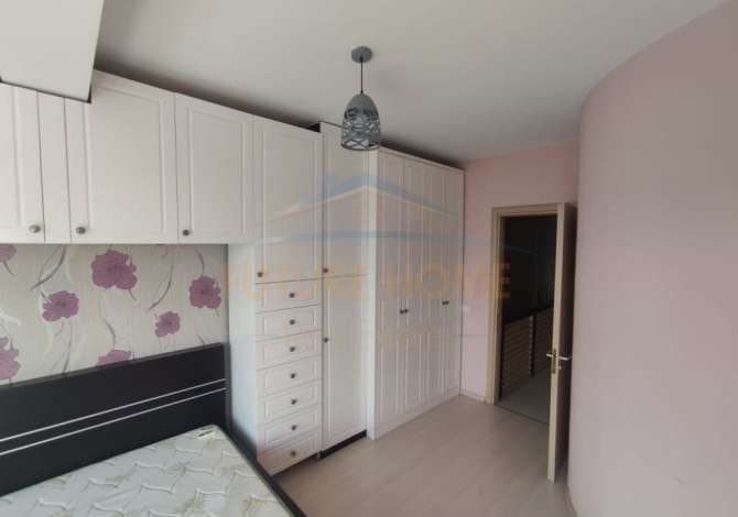 Shtepi ne shitje Duplex(shtepi me 2 kate) ne Tirane, 3+1, Mobilimi Pjeserisht e mobiluar, Pagesa 270,000  Euro.