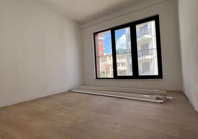 Shtepi ne shitje Apartament ne Tirane, 3+1, Mobilimi Bosh, pa mobiluar, Pagesa 313,600  Euro.