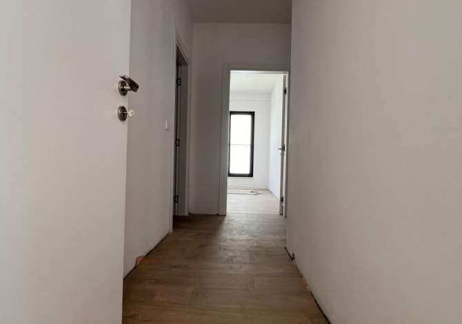 Shtepi ne shitje Apartament ne Tirane, 3+1, Mobilimi Bosh, pa mobiluar, Pagesa 313,600  Euro.