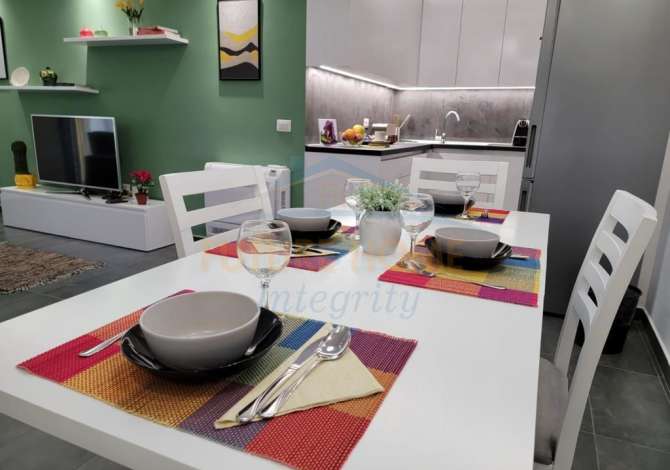 Shtepi me qera 2+1 ne Tirane - 1,000 Euro