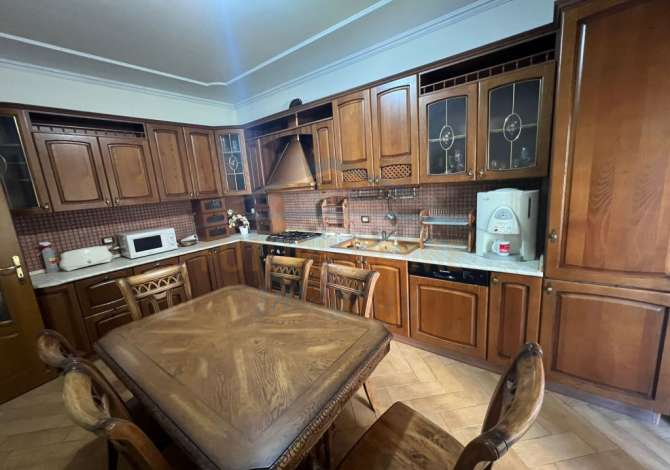 Shtepi me qera 4+1 ne Tirane - 1,000 Euro