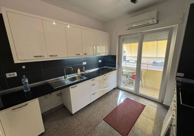Shtepi me qera 3+1 ne Tirane - 1,800 Euro