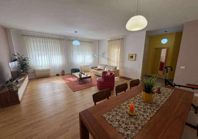 Shtepi me qera 3+1 ne Tirane - 1,800 Euro