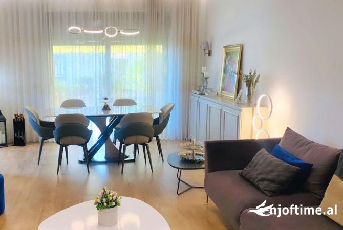 Shtepi me qera 2+1 ne Tirane - 2,500 Euro
