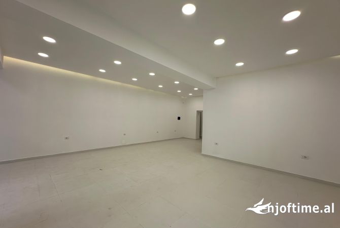 Ambient biznesi me qera 1+1 ne Tirane - 2,000 Euro
