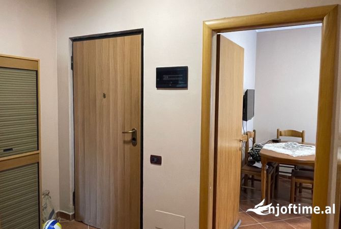 Shtepi ne shitje Apartament ne Durres, 1+1, Mobilimi E mobiluar, Pagesa 80,000  Euro.