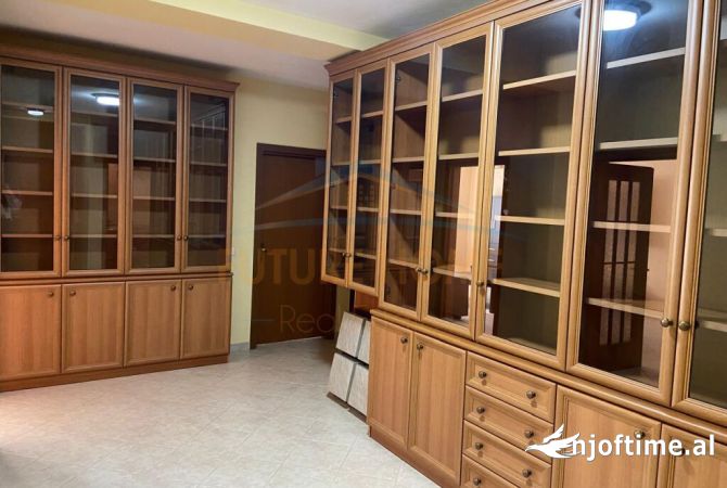 Shtepi me qera 2+1 ne Tirane - 650 Euro