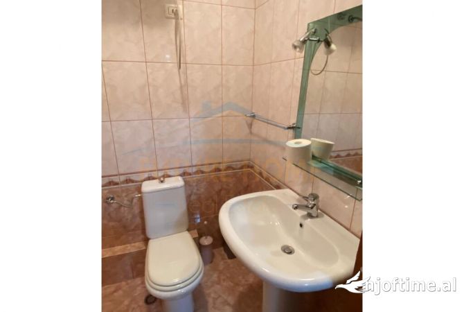 Shtepi me qera 2+1 ne Tirane - 650 Euro