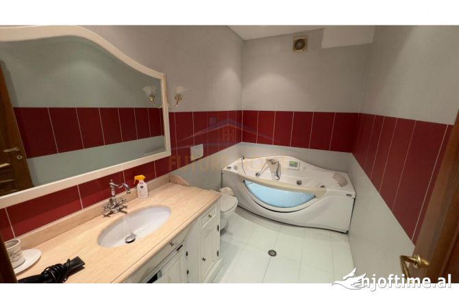 Shtepi me qera Apartament ne Tirane, 3+1, Mobilimi E mobiluar, Pagesa 1,000  Euro.