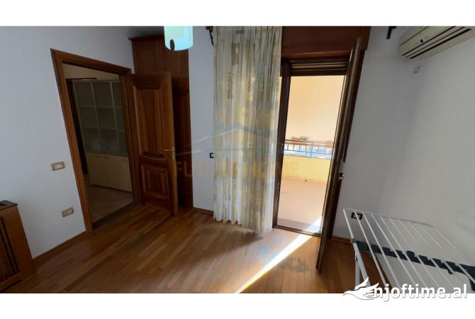 Shtepi me qera Apartament ne Tirane, 3+1, Mobilimi E mobiluar, Pagesa 1,000  Euro.