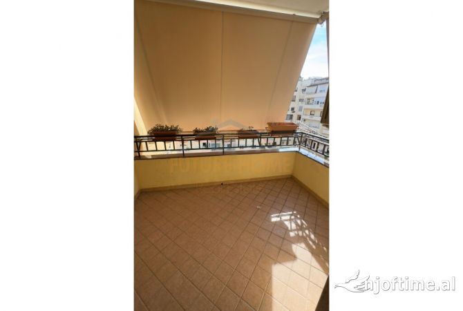 Shtepi me qera Apartament ne Tirane, 3+1, Mobilimi E mobiluar, Pagesa 1,000  Euro.