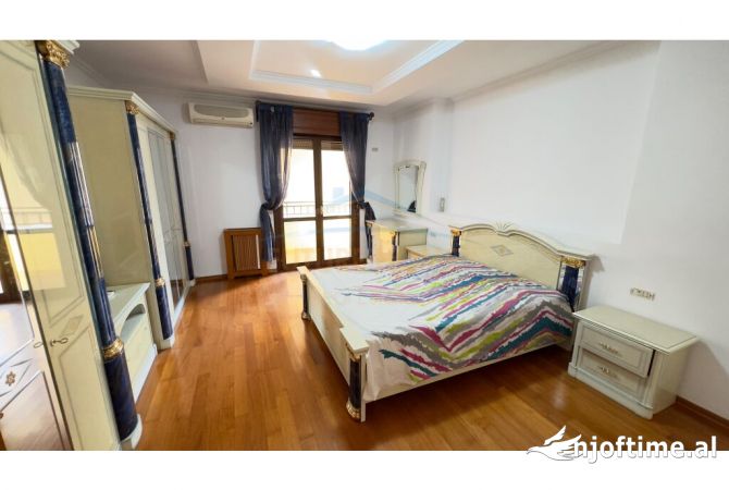 Shtepi me qera Apartament ne Tirane, 3+1, Mobilimi E mobiluar, Pagesa 1,000  Euro.