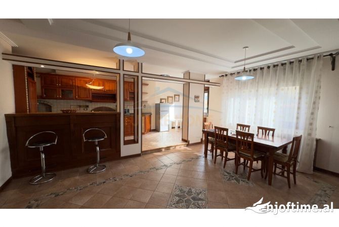 Shtepi me qera Apartament ne Tirane, 3+1, Mobilimi E mobiluar, Pagesa 1,000  Euro.