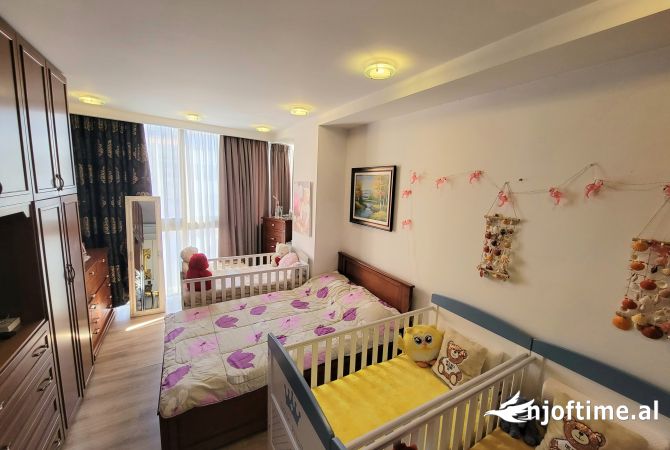 Shtepi ne shitje Duplex(shtepi me 2 kate) ne Tirane, 2+1, Mobilimi E mobiluar, Pagesa 300,000  Euro.