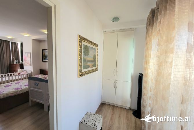 Shtepi ne shitje Duplex(shtepi me 2 kate) ne Tirane, 2+1, Mobilimi E mobiluar, Pagesa 300,000  Euro.
