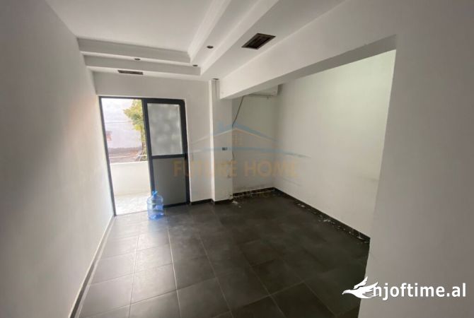 Ambient biznesi me qera 3+1 ne Tirane - 1,300 Euro