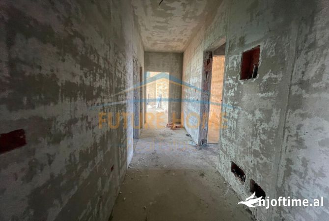 Shtepi ne shitje Apartament ne Tirane, 2+1, Mobilimi Bosh, pa mobiluar, Pagesa 300,000  Euro.