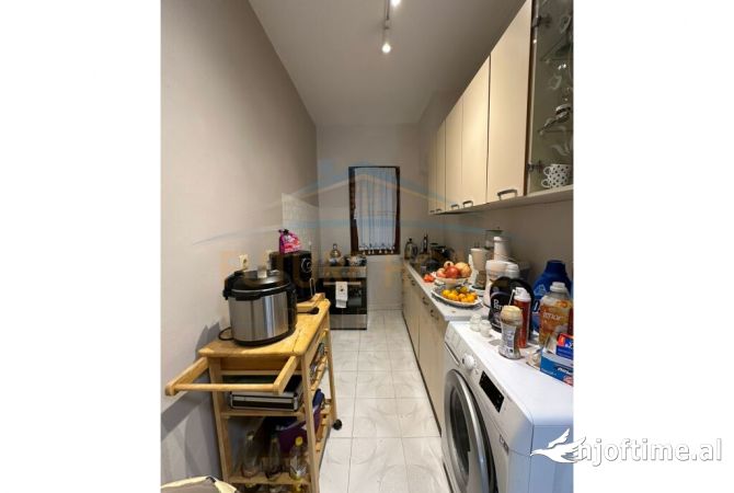 Shtepi ne shitje Apartament ne Tirane, 2+1, Mobilimi E mobiluar, Pagesa 220,000  Euro.