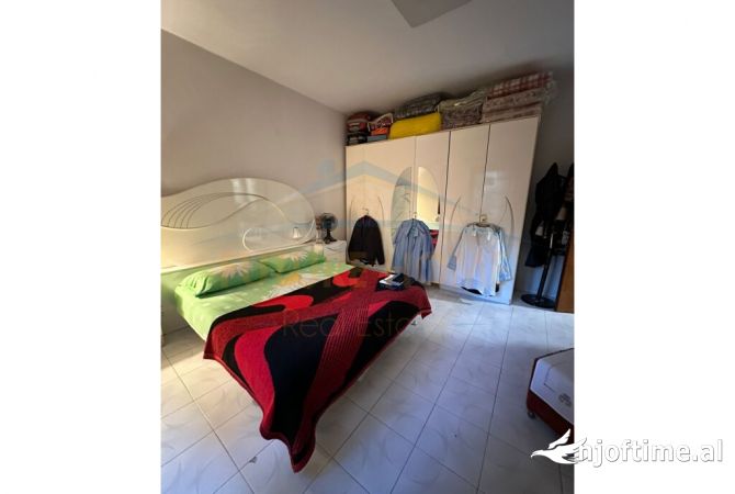 Shtepi ne shitje Apartament ne Tirane, 2+1, Mobilimi E mobiluar, Pagesa 220,000  Euro.