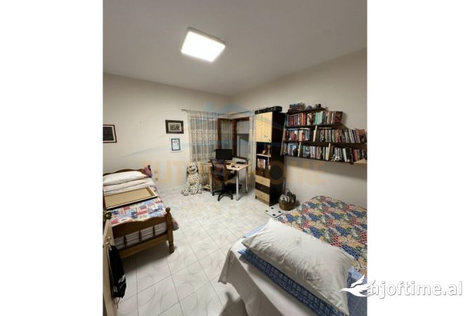 Shtepi ne shitje Apartament ne Tirane, 2+1, Mobilimi E mobiluar, Pagesa 220,000  Euro.