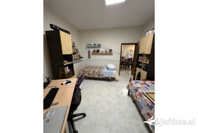 Shtepi ne shitje Apartament ne Tirane, 2+1, Mobilimi E mobiluar, Pagesa 220,000  Euro.