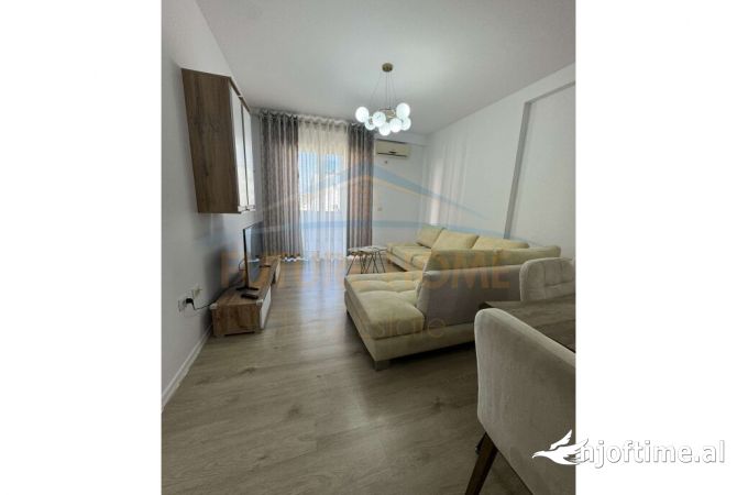 Shtepi me qera Apartament ne Tirane, 2+1, Mobilimi E mobiluar, Pagesa 500  Euro.