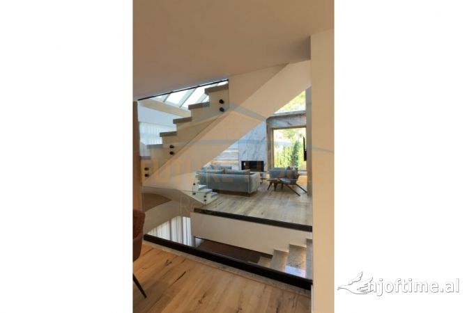 Shtepi me qera Vila Luksoze ne Tirane, 4+1, Mobilimi E mobiluar, Pagesa 5,000  Euro.