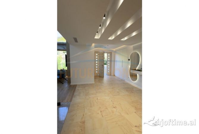 Shtepi me qera Vila Luksoze ne Tirane, 4+1, Mobilimi E mobiluar, Pagesa 5,000  Euro.