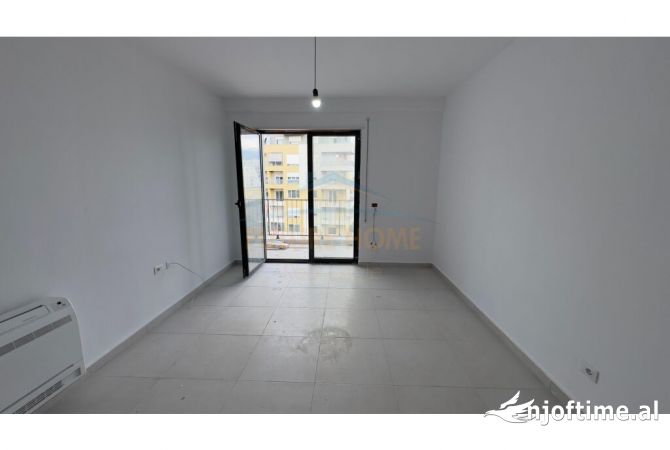 Shtepi me qera Apartament ne Tirane, 2+1, Mobilimi Bosh, pa mobiluar, Pagesa 750  Euro.