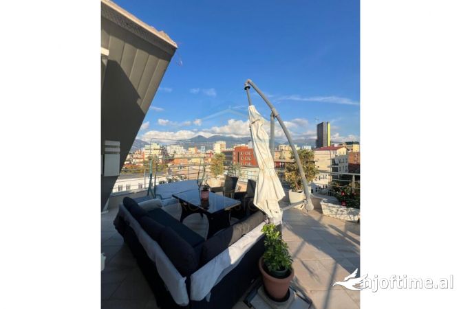 Shtepi ne shitje Duplex(shtepi me 2 kate) ne Tirane, 3+1, Mobilimi E mobiluar, Pagesa 287,000  Euro.