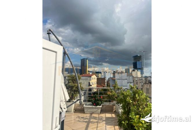 Shtepi ne shitje Duplex(shtepi me 2 kate) ne Tirane, 3+1, Mobilimi E mobiluar, Pagesa 287,000  Euro.