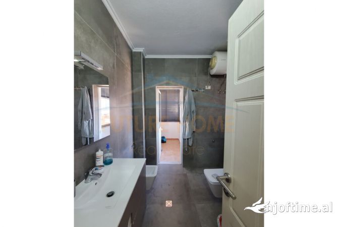 Shtepi me qera Apartament ne Tirane, 3+1, Mobilimi E mobiluar, Pagesa 900  Euro.